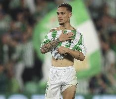 电讯报：曼联今日与贝蒂斯谈安东尼转会，双方正朝着达成协议努力